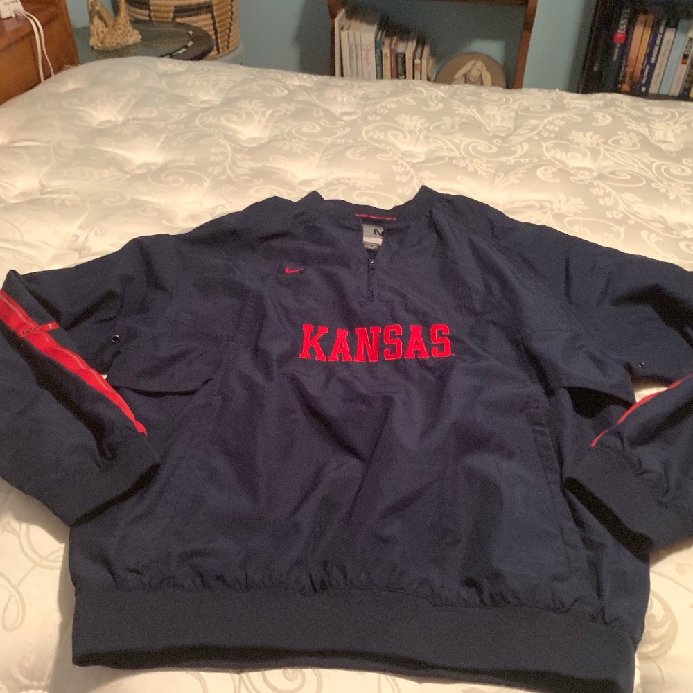 NIKE Men's KANSAS WIND BREAKER SIZE MEDIUM